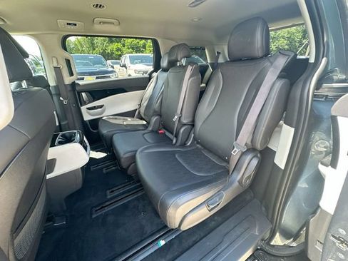 Used 2024 Kia Carnival EX FWD image 27