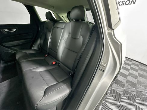 Used 2025 Volvo XC60 B5 Plus image 23