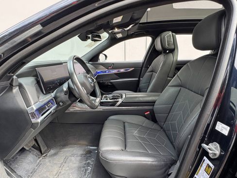 Used 2024 BMW i7 eDrive50 w/ M Sport Package RWD image 16