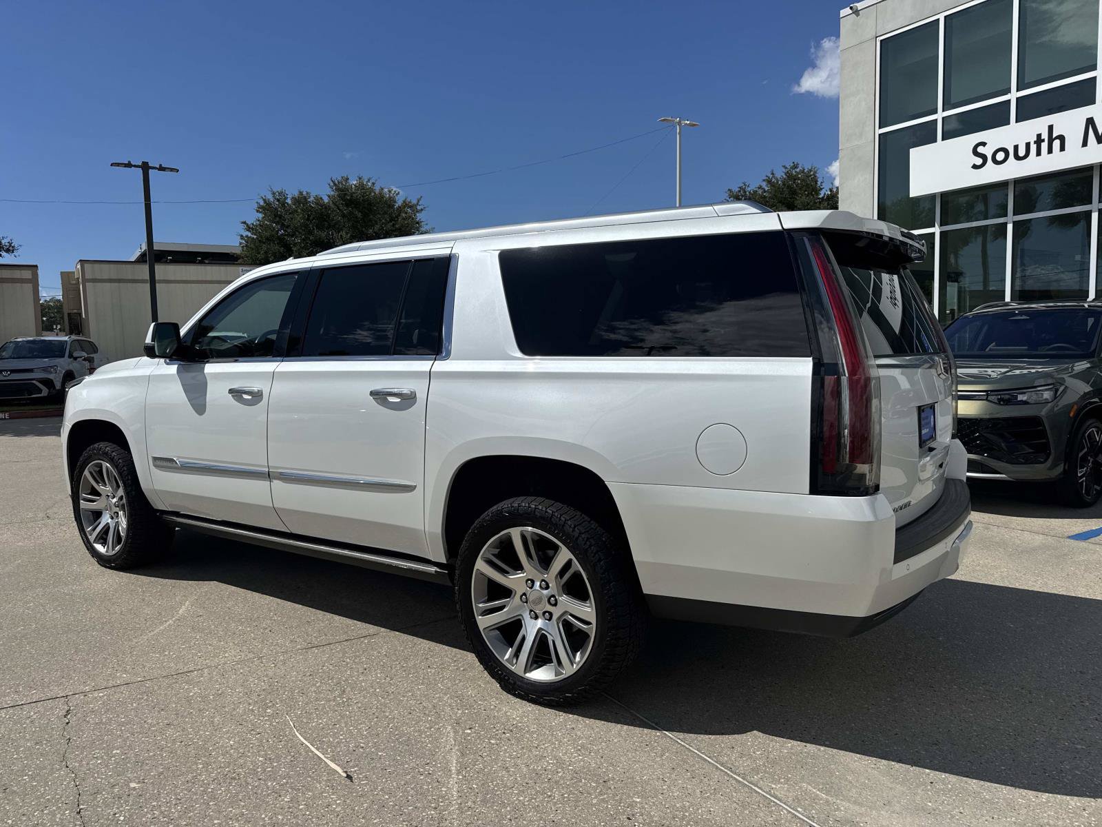 Used 2016 Cadillac Escalade ESV Premium AWD/4WD image 7