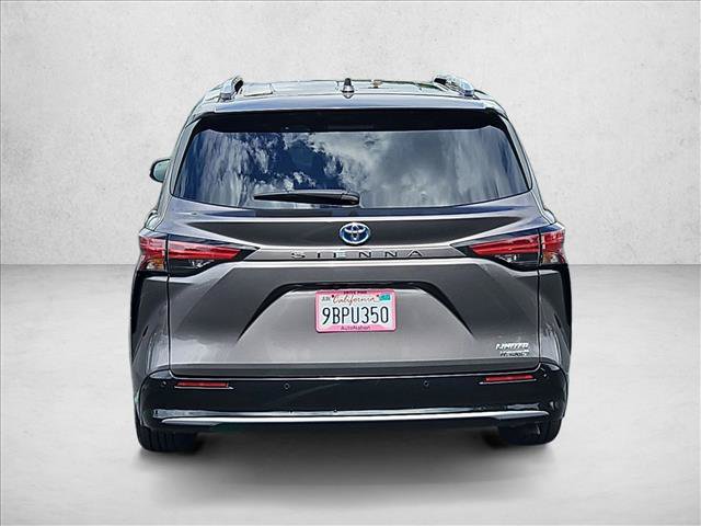 Used 2022 Toyota Sienna Limited FWD image 7