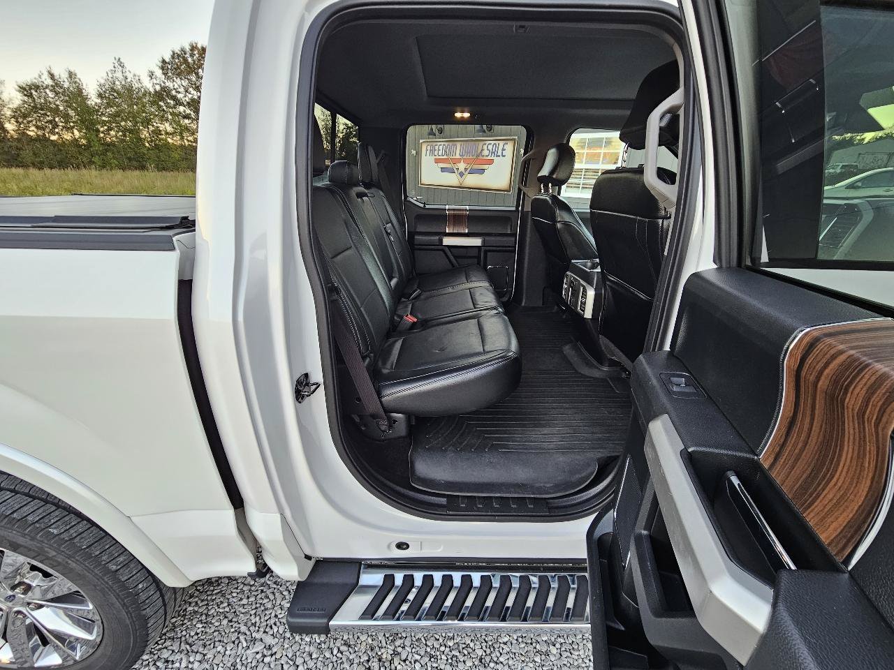 Used 2015 Ford F150 Lariat w/ Equipment Group 502A Luxury AWD/4WD image 30