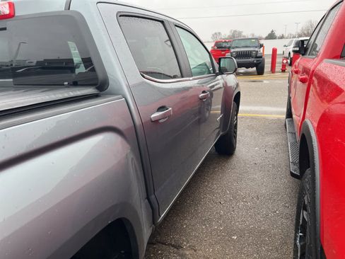 Used 2020 GMC Canyon SLE w/ Elevation Edition image 16