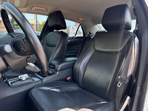 Used 2022 Chrysler 300 Touring L w/ Comfort Group image 17