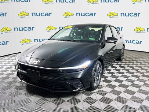 Certified 2025 Hyundai Elantra Limited image 3