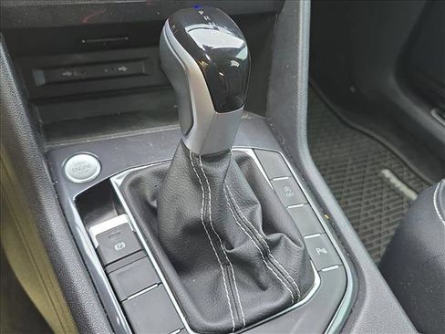 Used 2024 Volkswagen Tiguan SE R-Line image 15