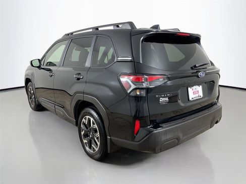 Used 2025 Subaru Forester Premium image 10