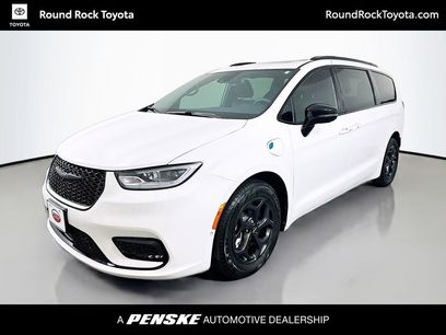 Used 2024 Chrysler Pacifica Premium