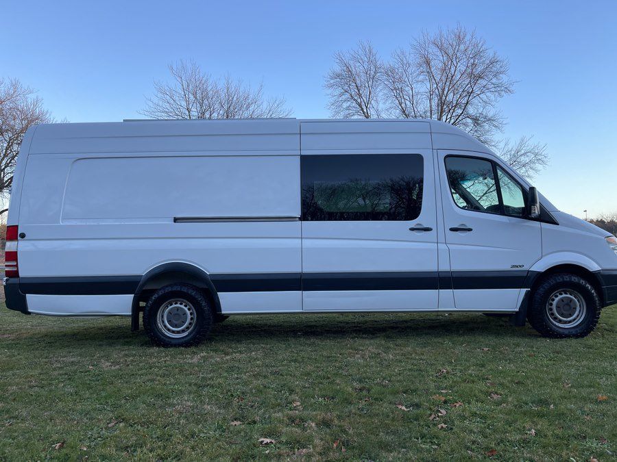 Used 2011 Freightliner Sprinter 2500 RWD image 32