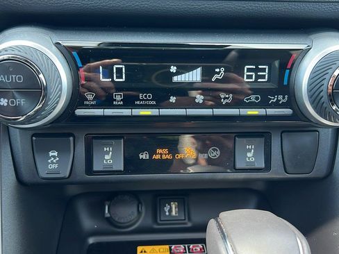 Used 2025 Toyota RAV4 XSE w/ Advanced Technology Package AWD/4WD image 29