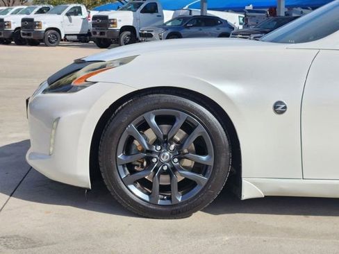 Used 2018 Nissan 370Z Roadster image 15