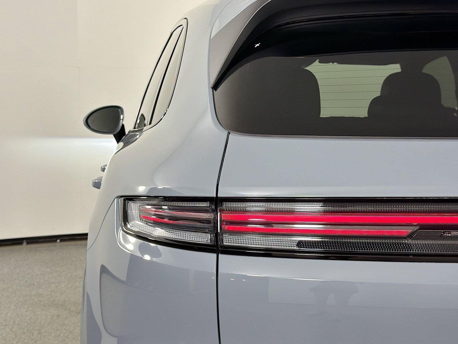Certified 2025 Porsche Cayenne AWD/4WD image 16