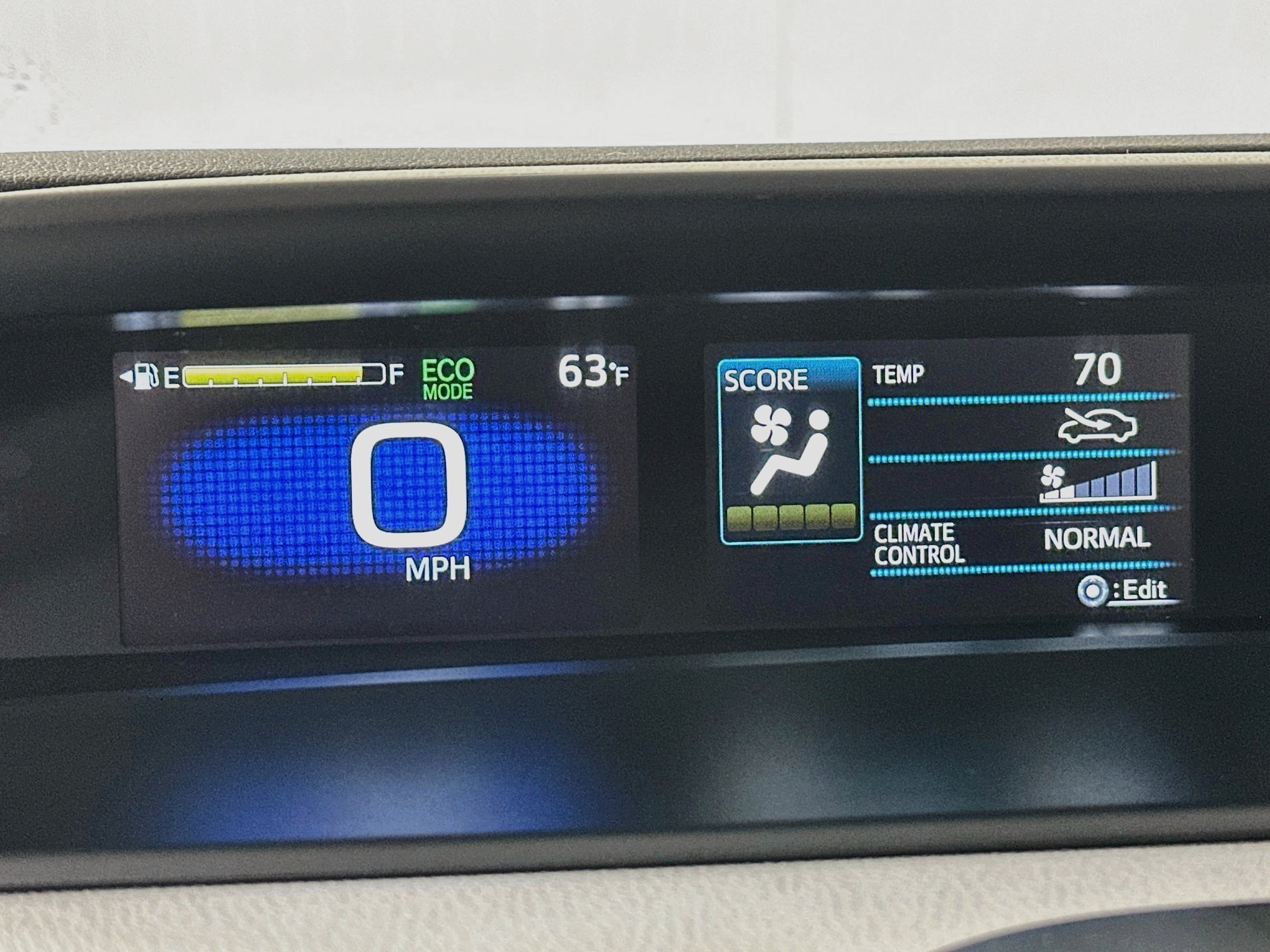 Used 2022 Toyota Prius Limited w/ Premium Convenience Package FWD image 12