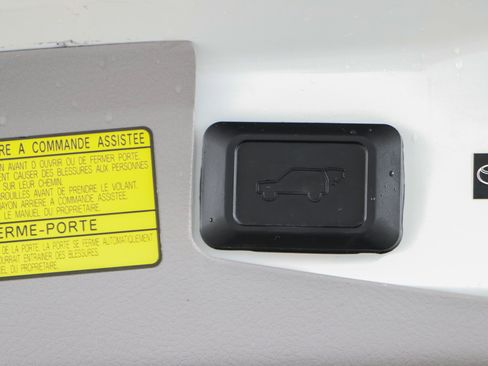 Used 2012 Toyota Highlander Limited AWD/4WD image 34