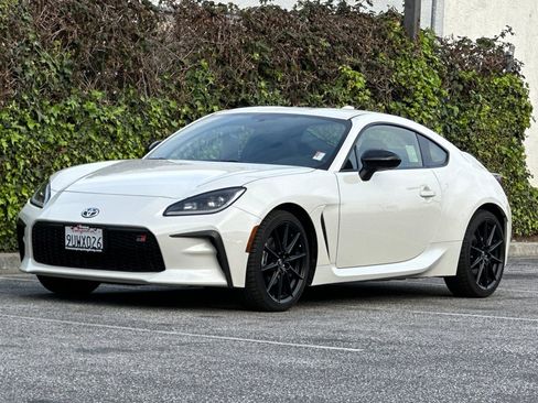 Used 2025 Toyota GR86 Premium w/ ALL Weather Mat Package (TMS) image 9