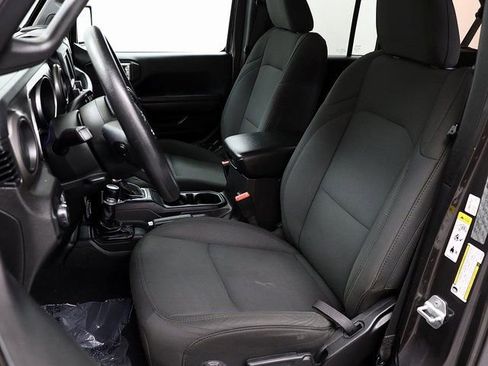 Used 2018 Jeep Wrangler Unlimited Sport image 9