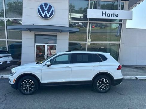 Used 2021 Volkswagen Tiguan SE w/ Panoramic Sunroof Package AWD/4WD image 2