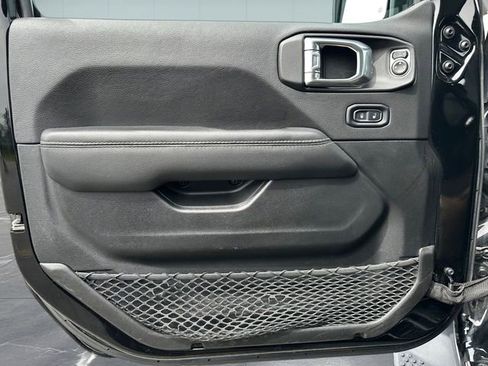 Used 2023 Jeep Wrangler Unlimited Sahara w/ Cold Weather Group AWD/4WD image 12