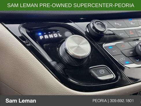 Used 2023 Chrysler Pacifica Touring-L FWD image 16