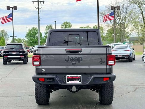 Used 2023 Jeep Gladiator Sport AWD/4WD image 8