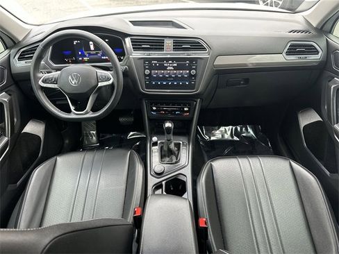 Used 2022 Volkswagen Tiguan SE image 21