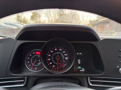 Certified 2022 Hyundai Elantra SEL image 33