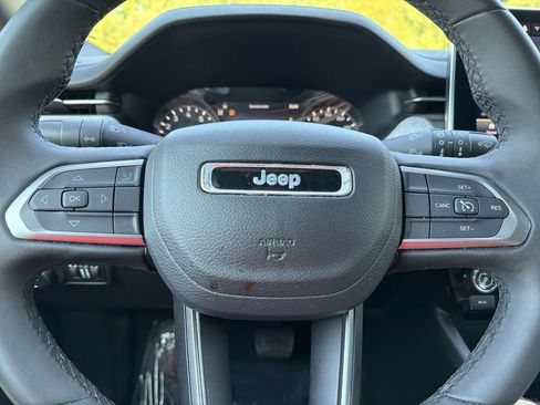 Used 2024 Jeep Compass Latitude AWD/4WD image 13