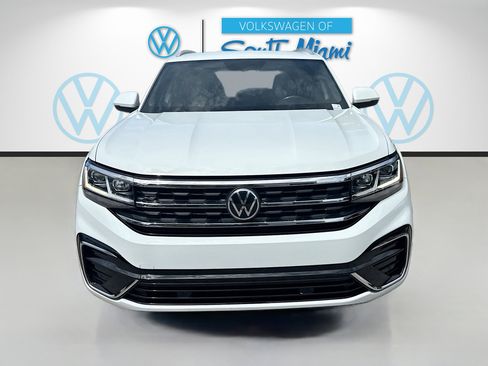 Certified 2021 Volkswagen Atlas Cross Sport SE w/ Panoramic Sunroof Package FWD image 2