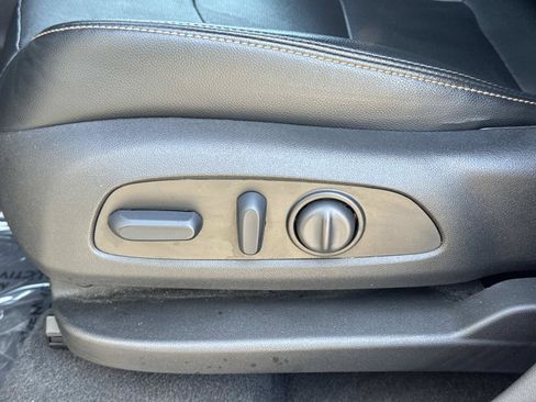 Used 2023 Chevrolet Equinox Premier FWD image 22