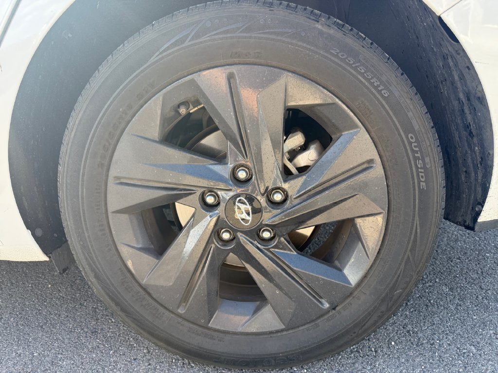 Used 2022 Hyundai Elantra SEL w/ Preferred Accessory Package FWD image 19