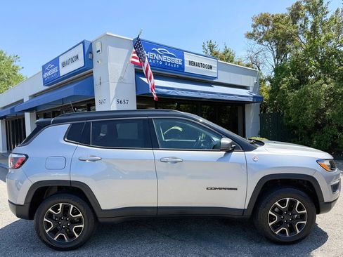 Used 2019 Jeep Compass Trailhawk w/ Cold Weather Group AWD/4WD image 7