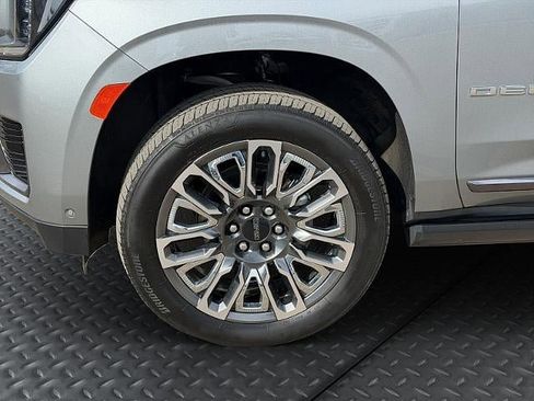 Used 2024 GMC Yukon XL Denali Ultimate image 10