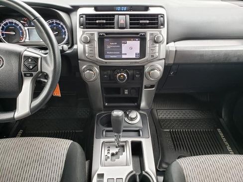 Used 2017 Toyota 4Runner SR5 AWD/4WD image 15