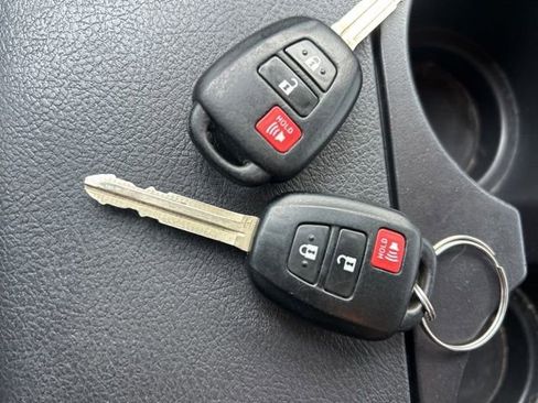 Used 2018 Toyota Tundra SR5 image 23