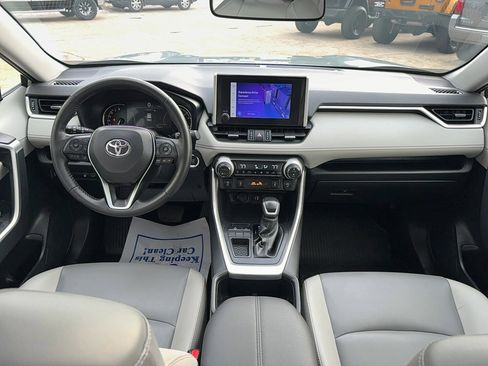 Used 2023 Toyota RAV4 XLE Premium image 15