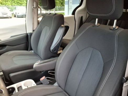 Used 2023 Chrysler Voyager LX FWD image 12