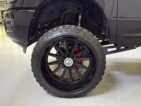 Used 2024 RAM 2500 Big Horn w/ Night Edition AWD/4WD image 29