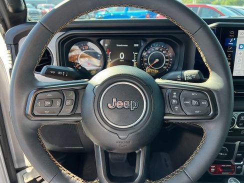 Certified 2024 Jeep Gladiator Sport AWD/4WD image 14