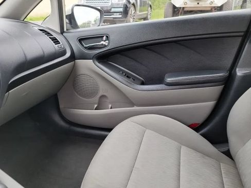 Used 2015 Kia Forte LX FWD image 19