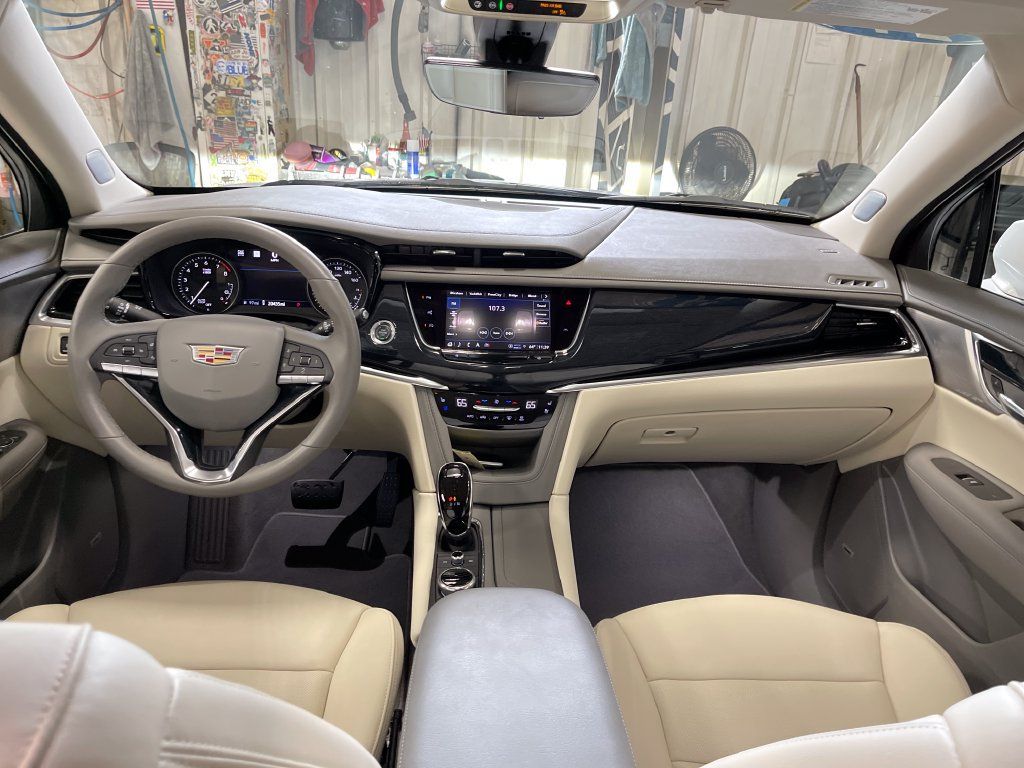 Used 2024 Cadillac XT6 Premium Luxury w/ Technology Package AWD/4WD image 26