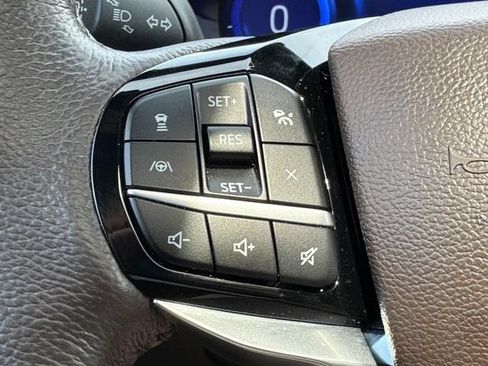Used 2023 Ford Explorer King Ranch w/ Technology Package AWD/4WD image 18