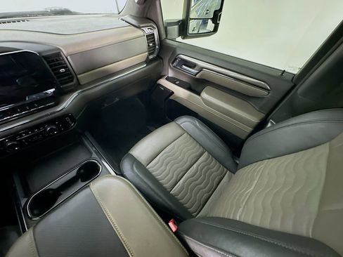 Used 2025 Chevrolet Silverado 2500 ZR2 w/ Technology Package AWD/4WD image 11
