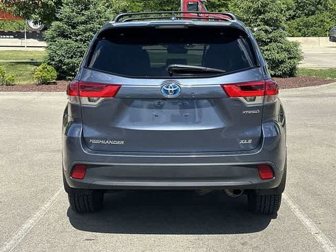 Used 2019 Toyota Highlander XLE AWD/4WD image 4