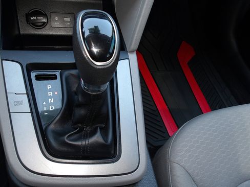 Used 2020 Hyundai Elantra SEL FWD image 18