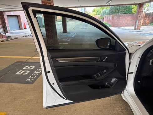 Used 2018 Honda Accord Sport image 6