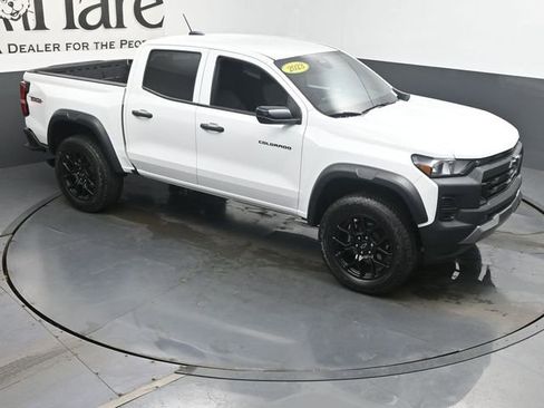 Used 2023 Chevrolet Colorado Trail Boss w/ LPO, Dark Essentials Package AWD/4WD image 37
