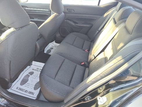 Used 2023 Nissan Altima 2.5 SV image 10