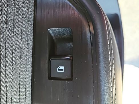 Used 2023 Nissan Rogue SV image 30