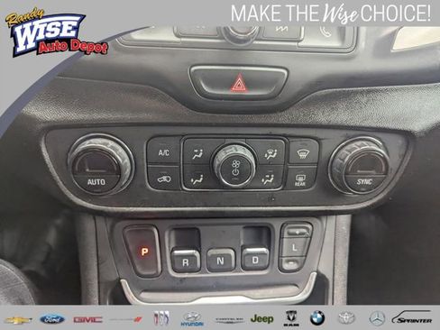 Used 2018 GMC Terrain SLE w/ Driver Convenience Package AWD/4WD image 15