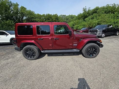 Used 2022 Jeep Wrangler Unlimited Sahara w/ Cold Weather Group AWD/4WD image 9